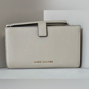 New Marc Jacobs BRB Phone Wallet Wristlet Marshmallow